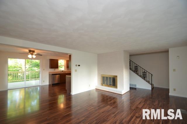 405 Locust Street Washington, IL 61571 - Photo 4 of 29 Gallery Image 4