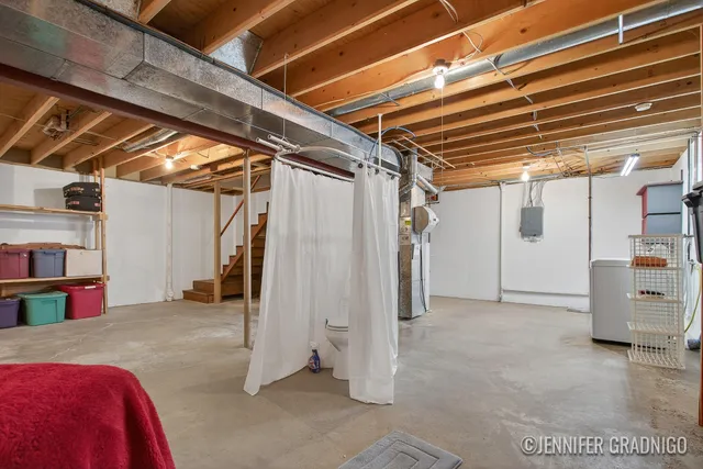 $213,000 | 831 Creekridge Drive, Holland, MI 49423