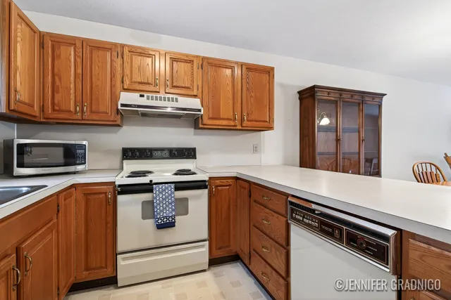 $213,000 | 831 Creekridge Drive, Holland, MI 49423