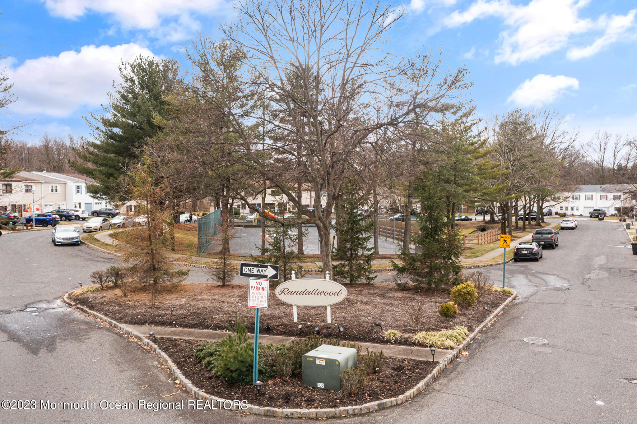 624 Randall Way Aberdeen, NJ 07747 - Photo 4 of 33 DJI_0748