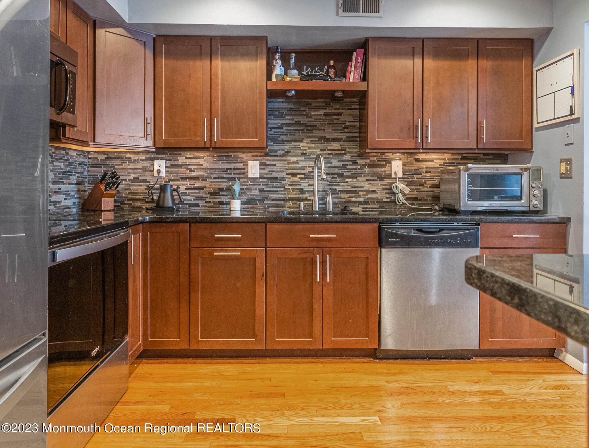 624 Randall Way Aberdeen, NJ 07747 - Photo 8 of 33 DSC00215