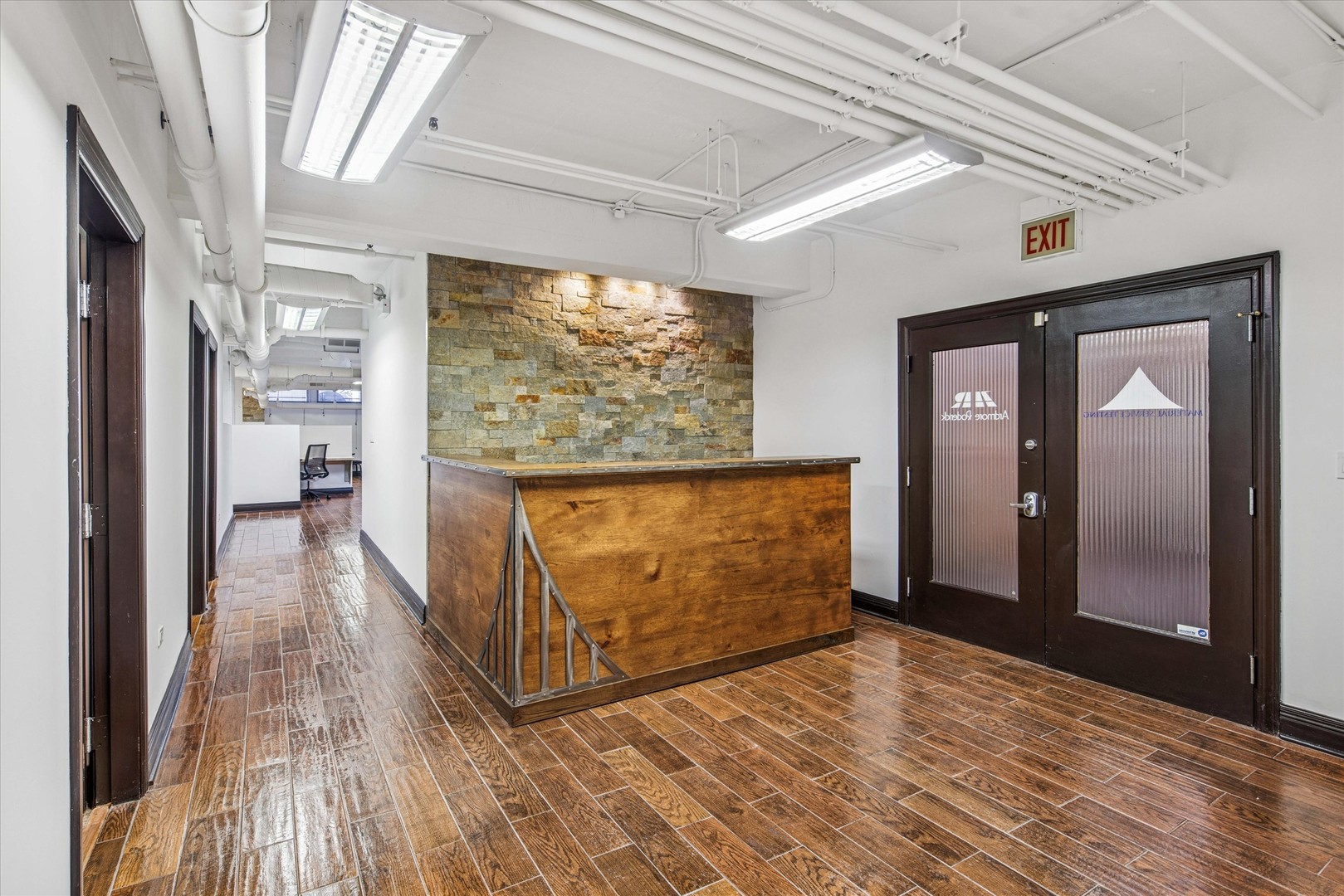 1327 West Washington Boulevard, Unit 105 Chicago, IL 60607 - Photo 2 of 16 a view of a hallway