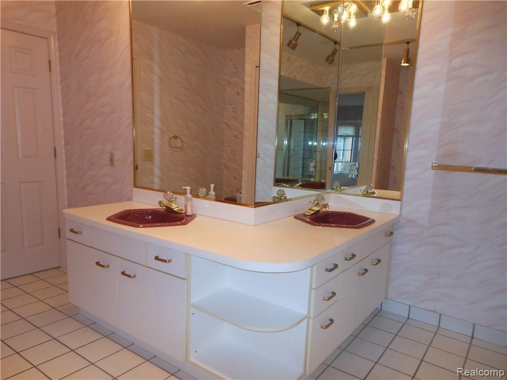 356 Meadow Bridge Drive, Unit 120 Rochester Hills, MI 48307 - Photo 21 of 34