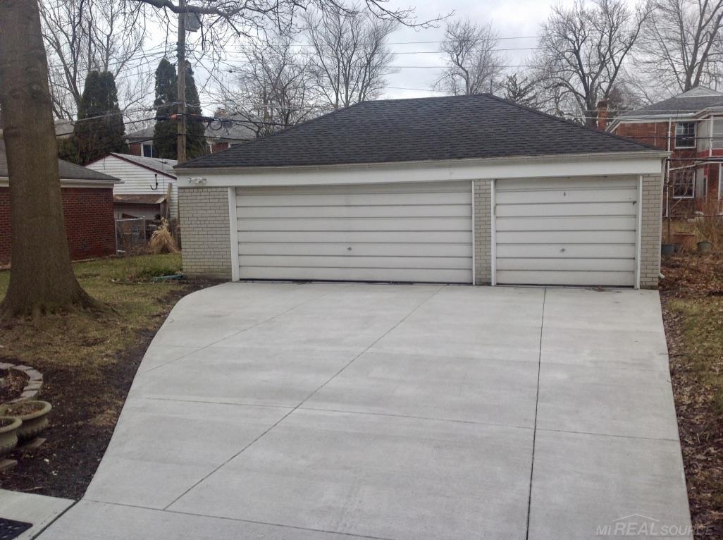 735 Harcourt Road Grosse Pointe, MI 48230 - Photo 3 of 11