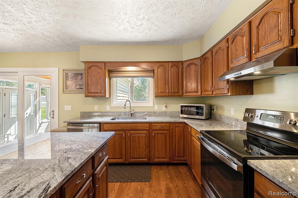 457 Inverness Street Howell, MI 48843 - Photo 8 of 24