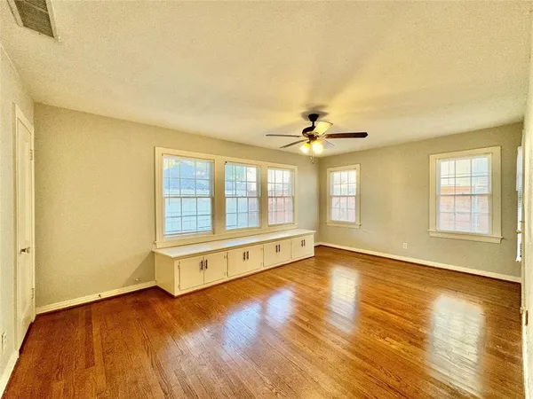 $2,575 | 5511 Longview Street, Dallas, TX 75206