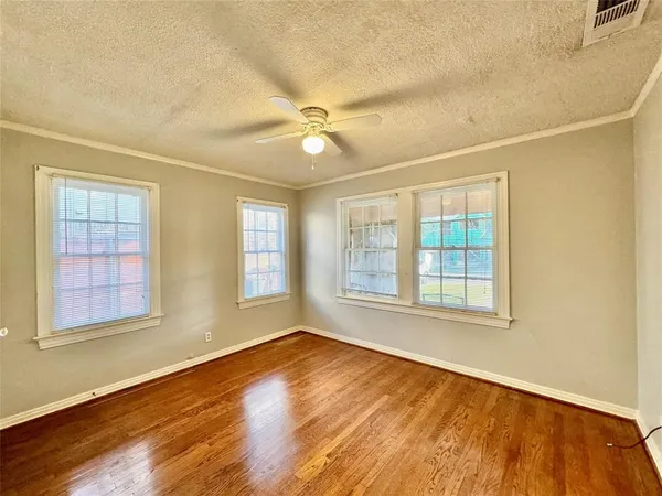 $2,575 | 5511 Longview Street, Dallas, TX 75206