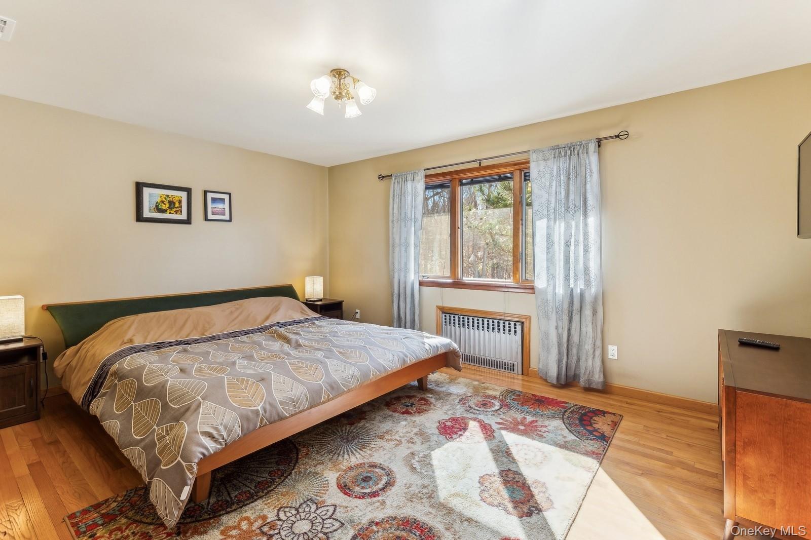 2905 Private Road East Marion, NY 11939 - Photo 16 of 32 Primary Bedroom Ensuite