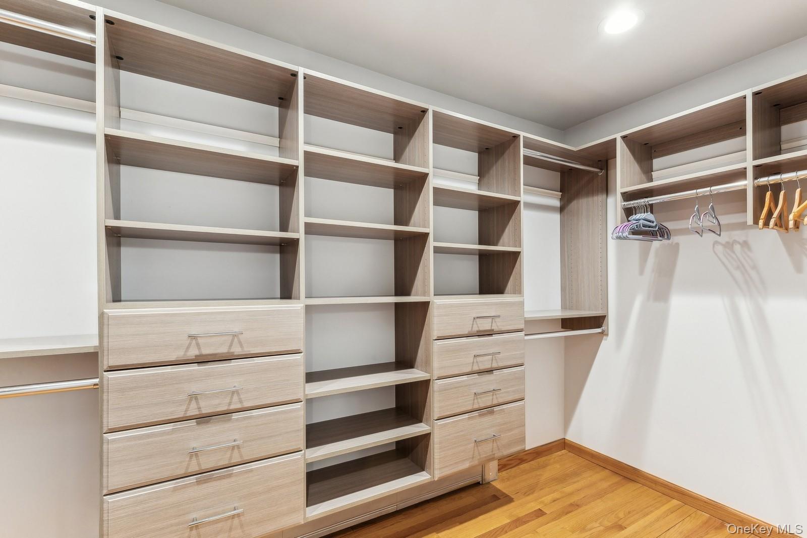 2905 Private Road East Marion, NY 11939 - Photo 18 of 32 Primary Bedroom Walk In Closet