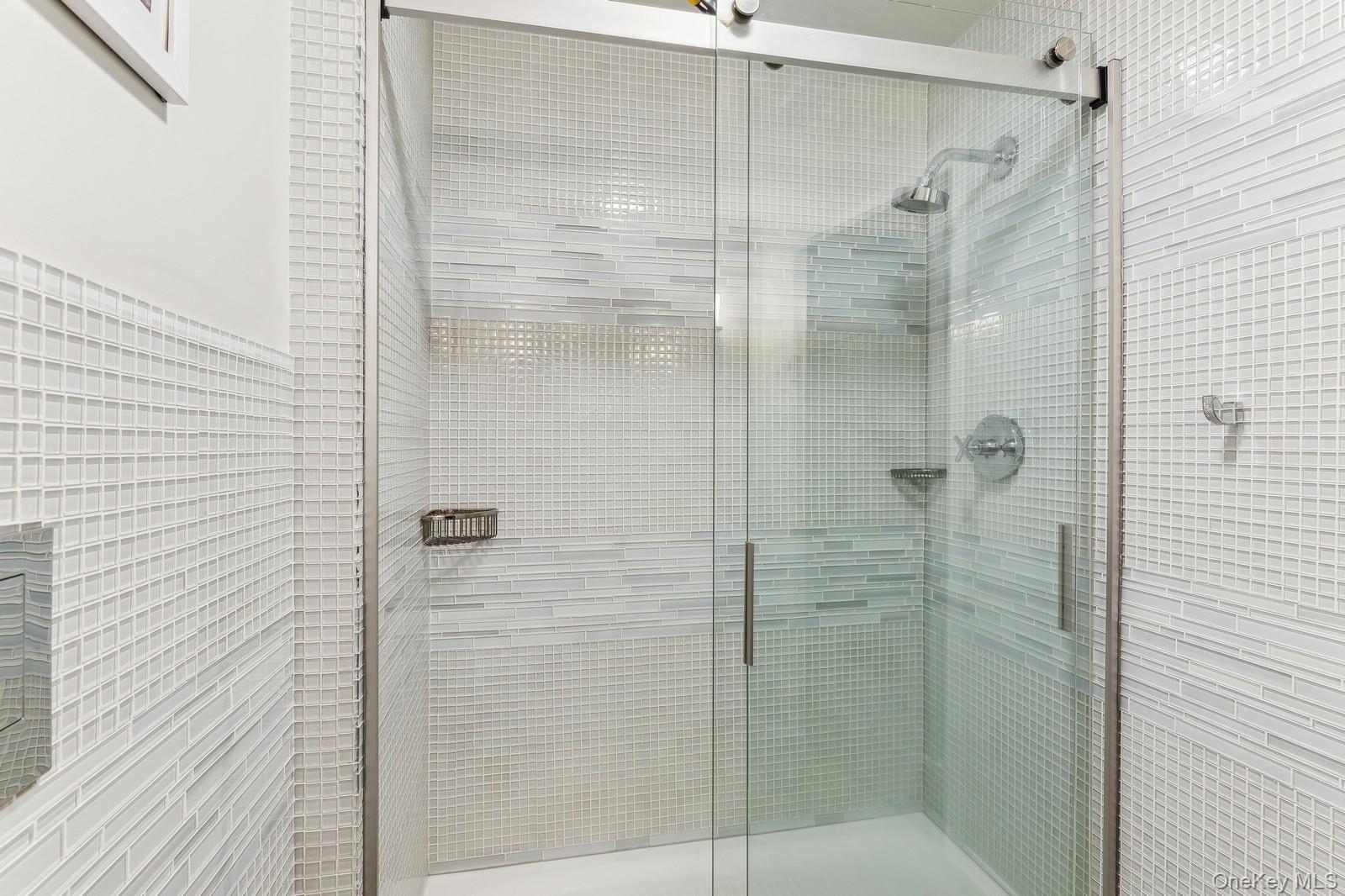 2905 Private Road East Marion, NY 11939 - Photo 25 of 32 Hall Bath - Photo 2