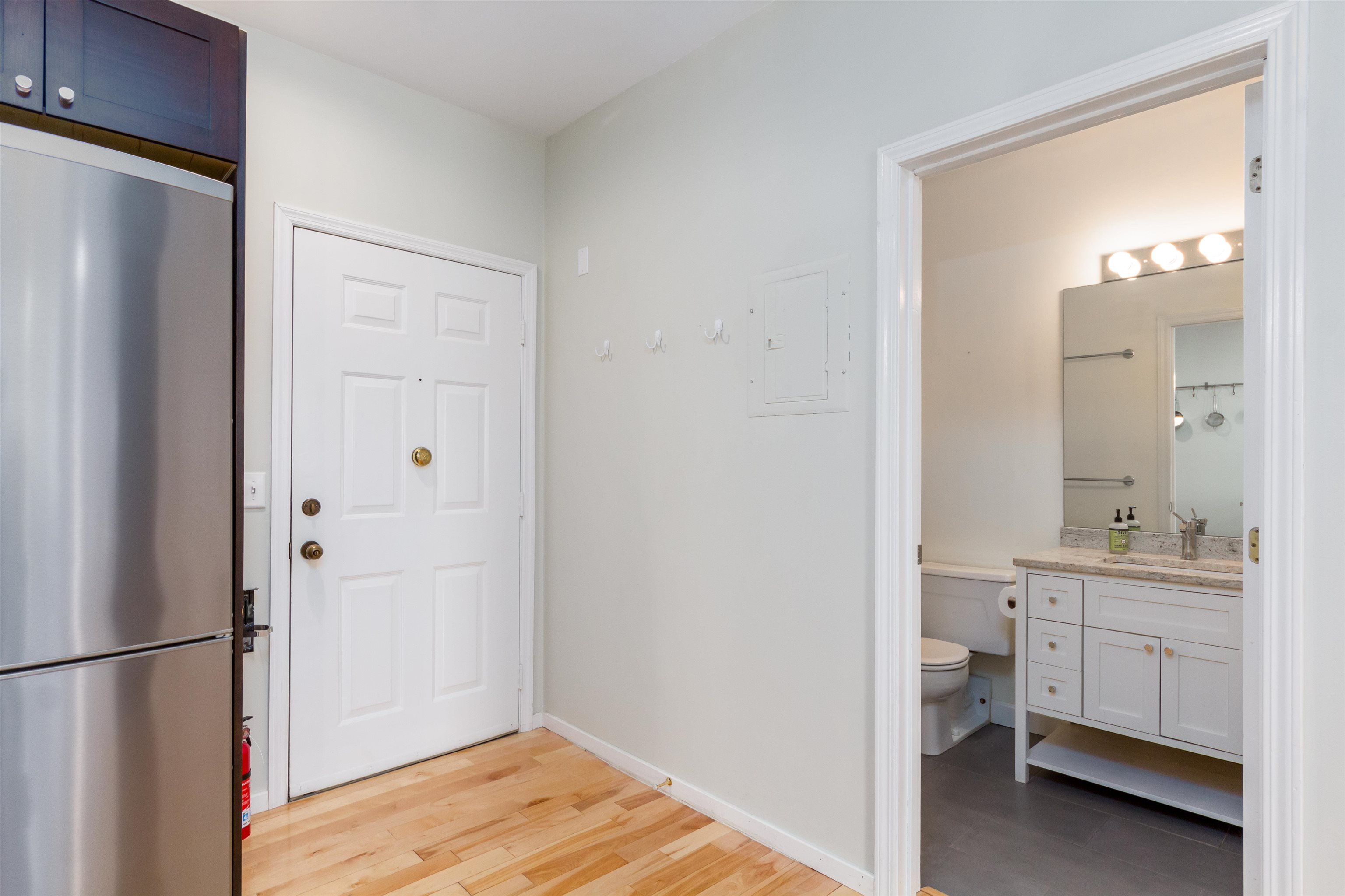 131 Main Street, Unit 707 Burlington, VT 05401 - Photo 13 of 17