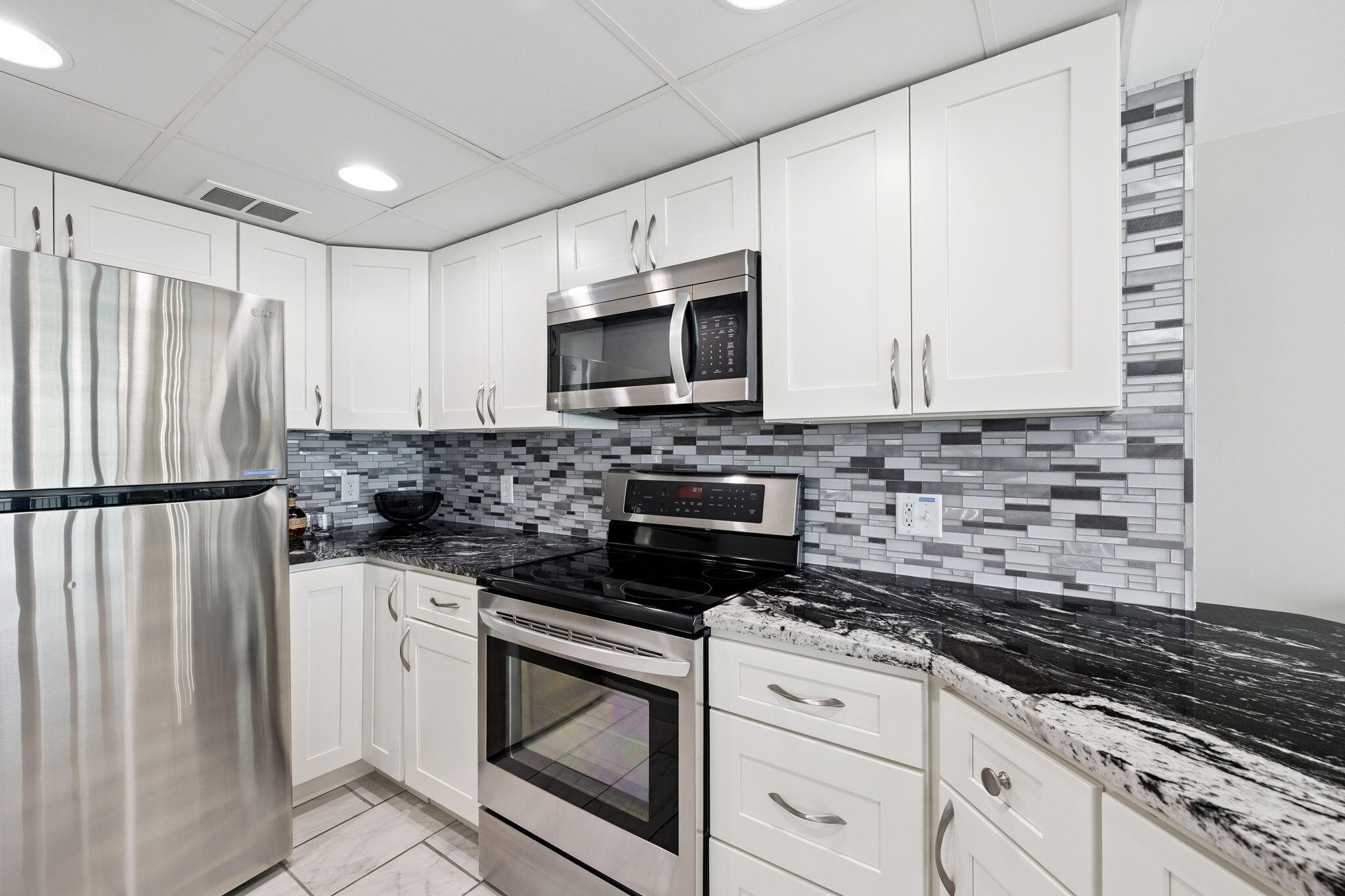 17155 Front Beach Road, Unit E501 Panama City Beach, FL 32413 - Photo 15 of 48 Kitchen