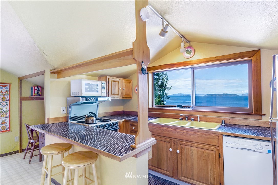 79 Washington Way Friday Harbor, WA 98250 - Photo 4 of 30