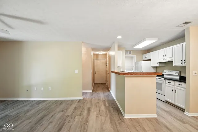 $230,000 | 12598 Tennyson Lane, Unit 102, Carmel, IN 46032