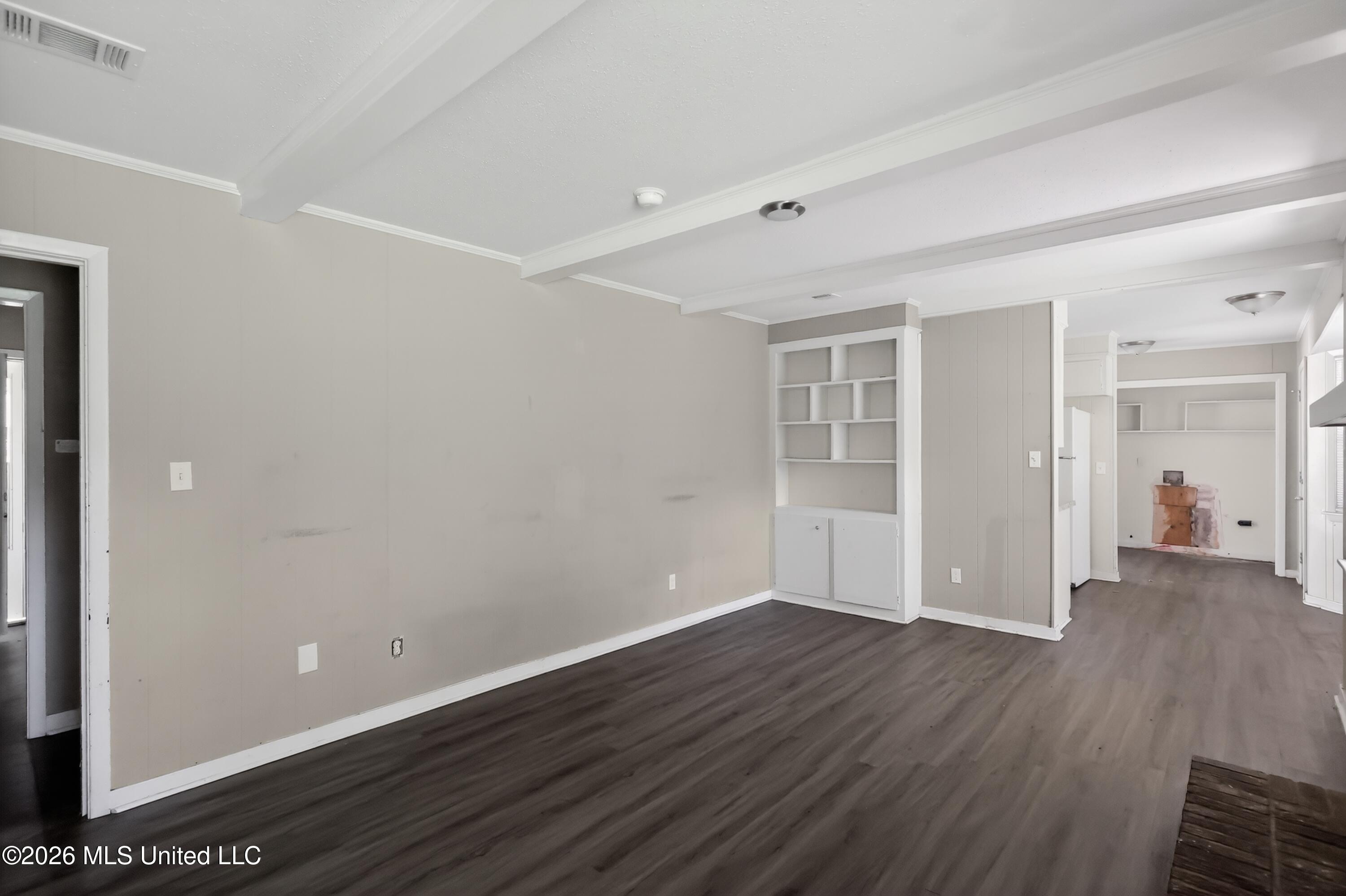 2386 Breckinridge Road Jackson, MS 39204 - Photo 9 of 28 09_2386_Breckinridge_Rd-Living_room-7453