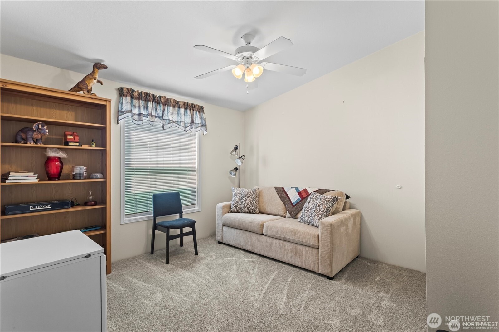 6719 241st Avenue East, Unit 46 Buckley, WA 98321 - Photo 20 of 35 a living room with furniture and a chandelier