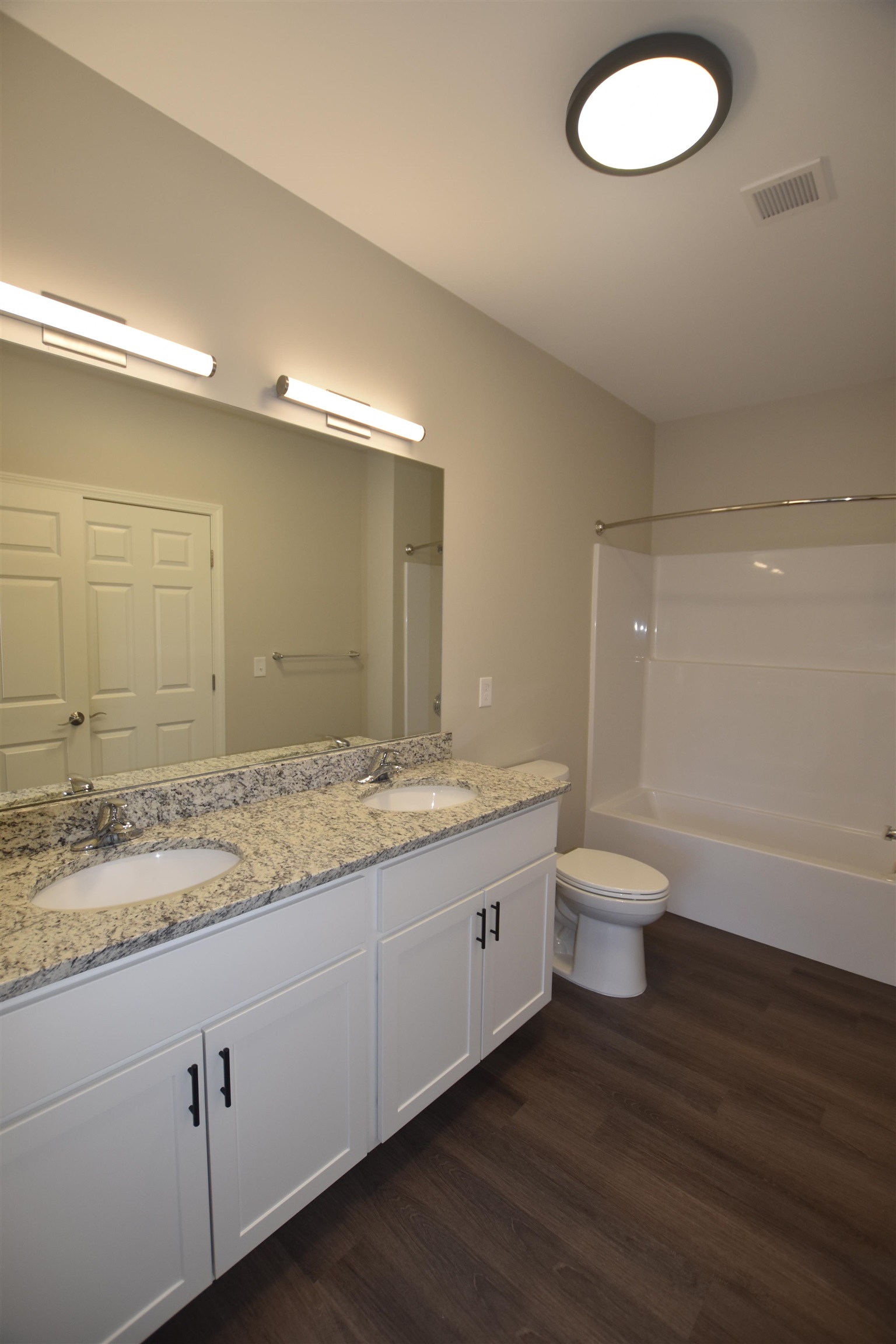 217 Rockingham Road, Unit 304 Londonderry, NH 03053 - Photo 8 of 14