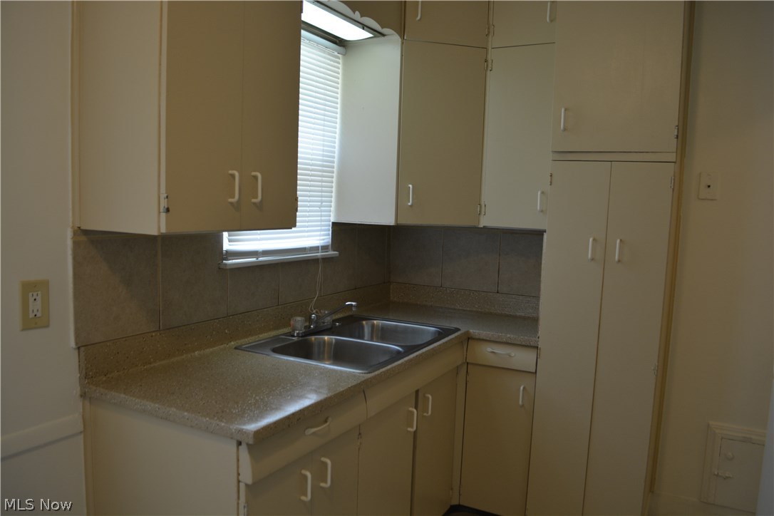 21408 Watson Road Maple Heights, OH 44137 - Photo 5 of 20 Gallery Image 5