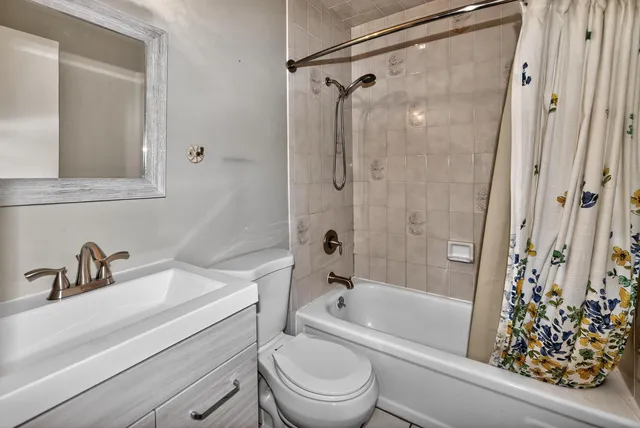 $224,900 | 228 Wolf Drive, Unit 3, Dousman, WI 53118