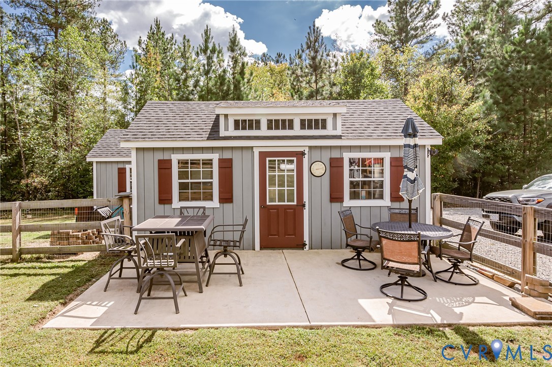 915 Manchester Road Bumpass, VA 23024 - Photo 37 of 49 a view of a dinning table and chairs in the patio