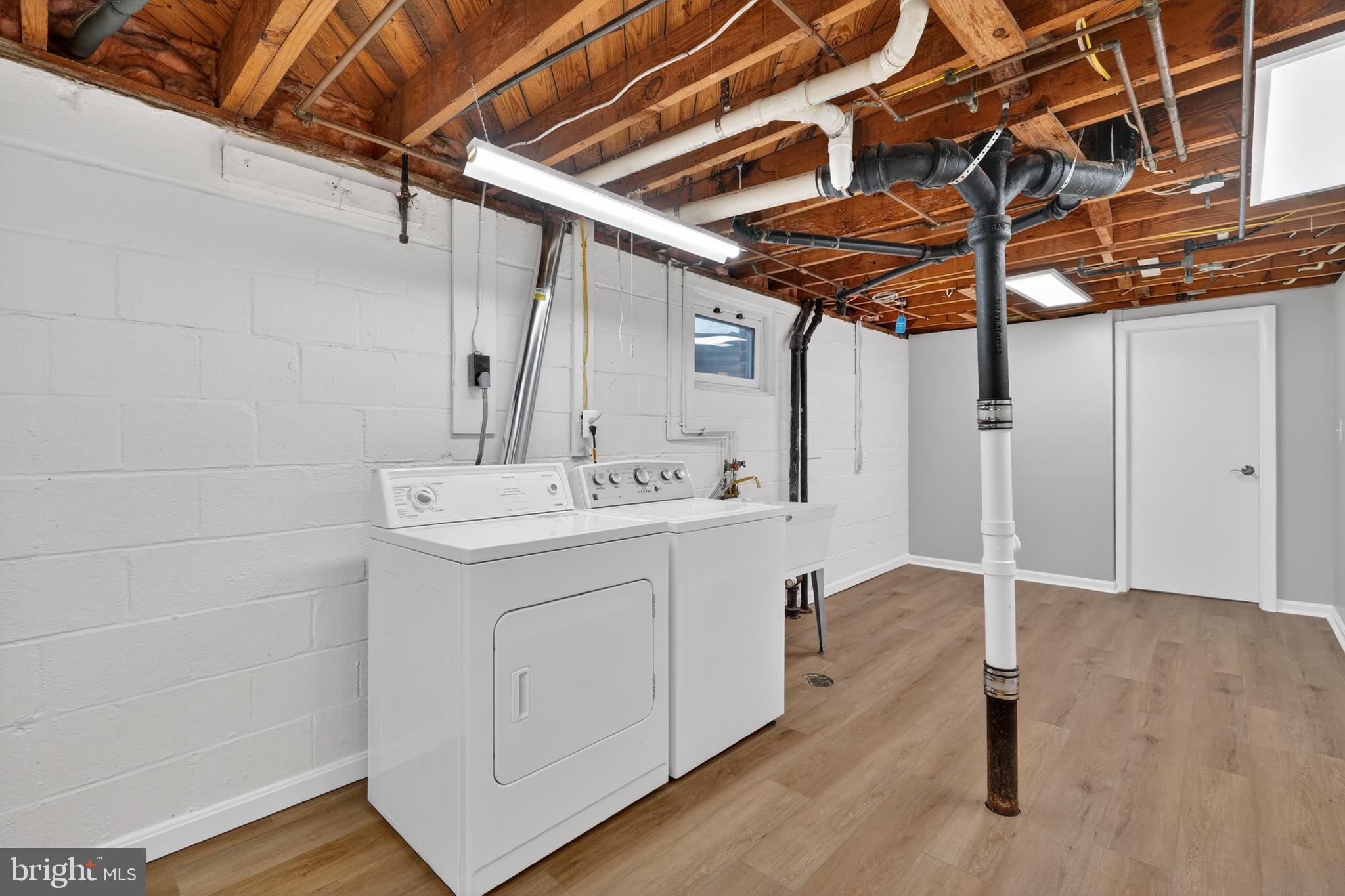 4625 Strathblane Place Alexandria, VA 22304 - Photo 17 of 22 a utility room with a washer and dryer