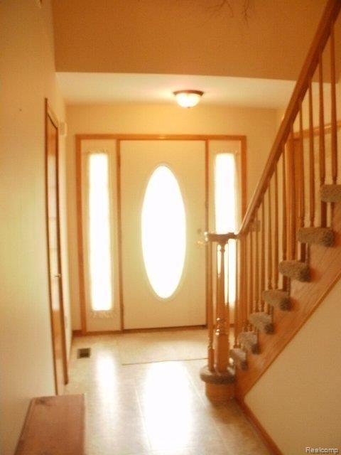 55230 Fairchild Road Macomb, MI 48042 - Photo 9 of 25 Foyer 1