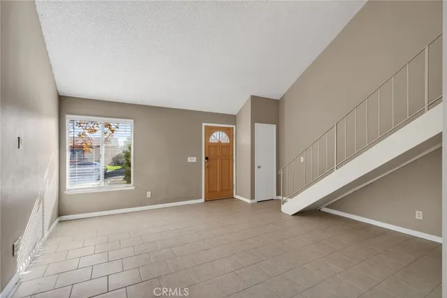 a view of empty room with window
