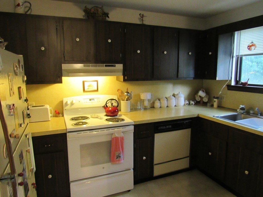 16 Liberty Road, Unit 16 Bridgewater, MA 02324 - Photo 8 of 32 Gallery Image 8