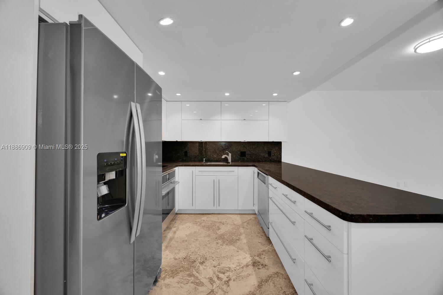 450 Grapetree Drive, Unit 313 Key Biscayne, FL 33149 - Photo 12 of 42