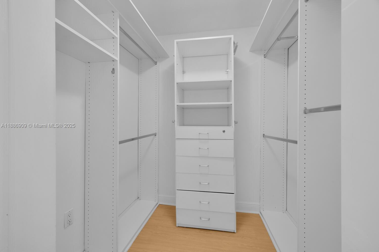 450 Grapetree Drive, Unit 313 Key Biscayne, FL 33149 - Photo 21 of 42