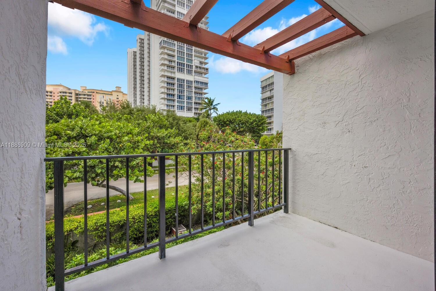 450 Grapetree Drive, Unit 313 Key Biscayne, FL 33149 - Photo 22 of 42