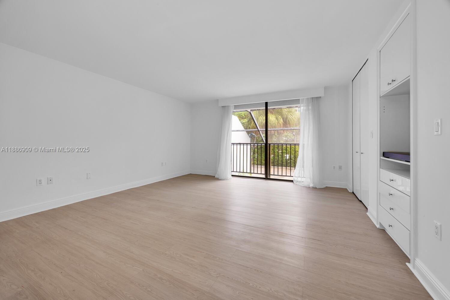 450 Grapetree Drive, Unit 313 Key Biscayne, FL 33149 - Photo 23 of 42