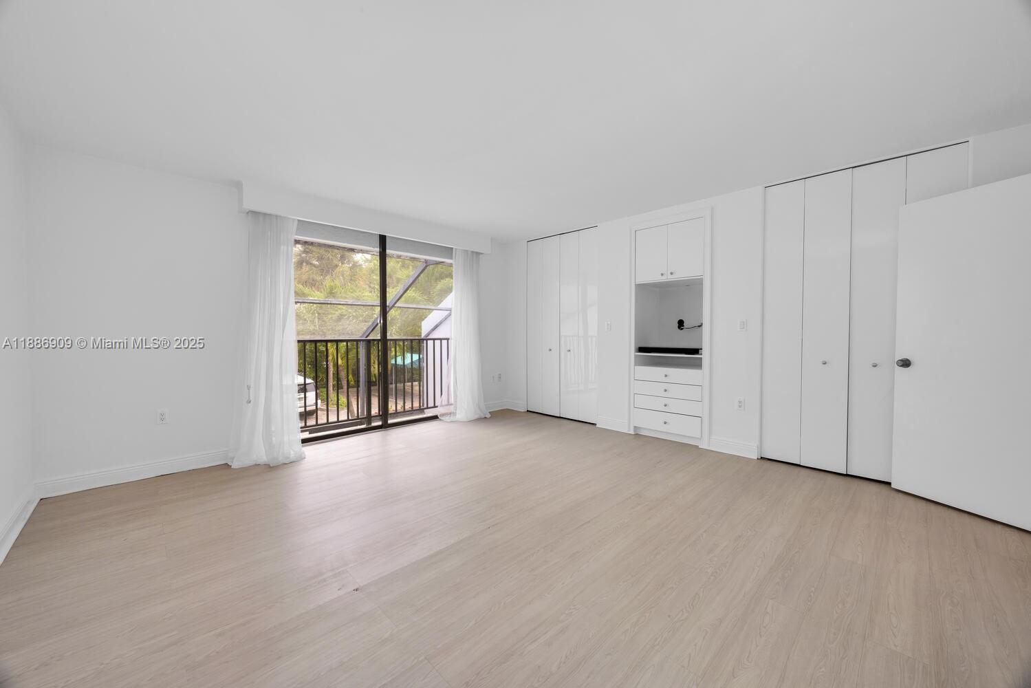 450 Grapetree Drive, Unit 313 Key Biscayne, FL 33149 - Photo 24 of 42