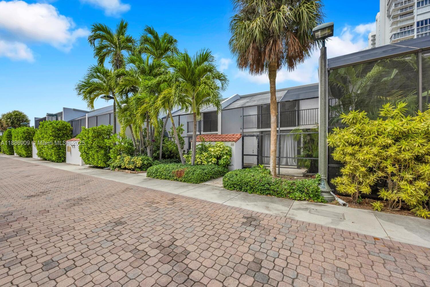 450 Grapetree Drive, Unit 313 Key Biscayne, FL 33149 - Photo 37 of 42