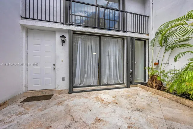 $1,195,000 | 450 Grapetree Drive, Unit 313, Key Biscayne, FL 33149