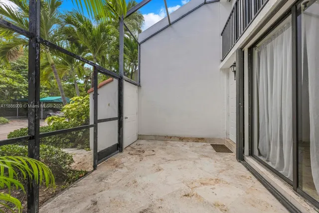 $1,195,000 | 450 Grapetree Drive, Unit 313, Key Biscayne, FL 33149