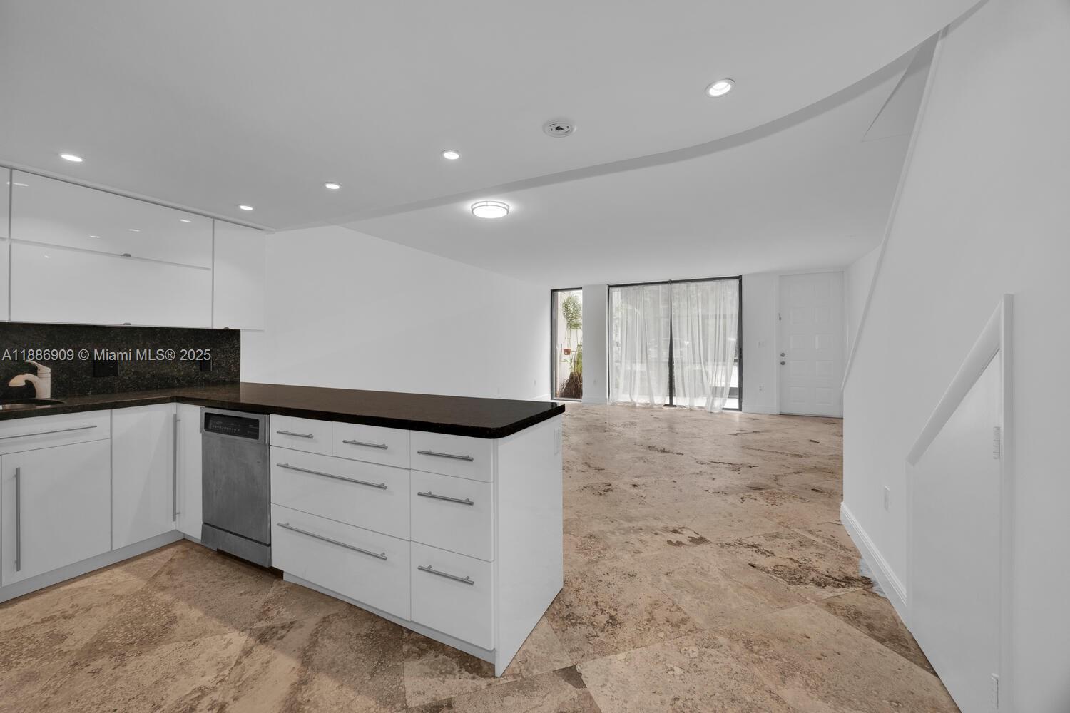 450 Grapetree Drive, Unit 313 Key Biscayne, FL 33149 - Photo 10 of 42