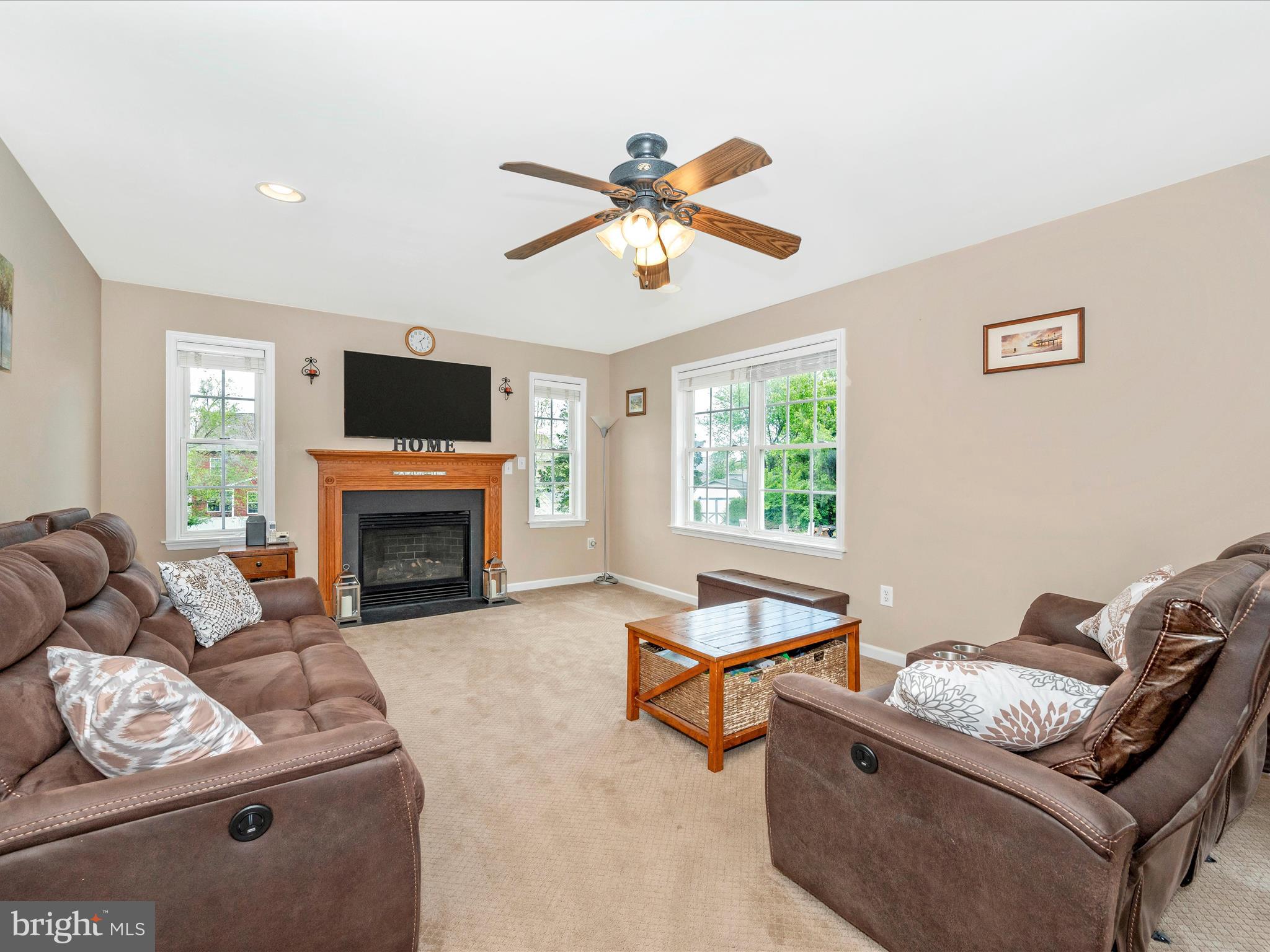 22 Rockingham Drive Keedysville, MD 21756 - Photo 6 of 46 Living Room