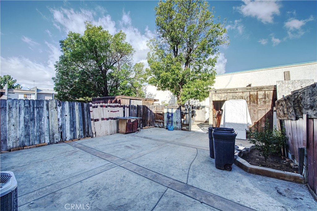 474 West Jackson Street Rialto, CA 92376 - Photo 14 of 14 a view of backyard with potted plants and a large tree