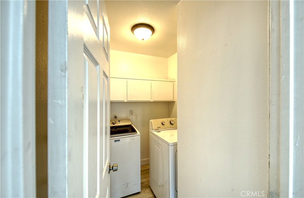 474 West Jackson Street Rialto, CA 92376 - Photo 7 of 14 a utility room with dryer and washer