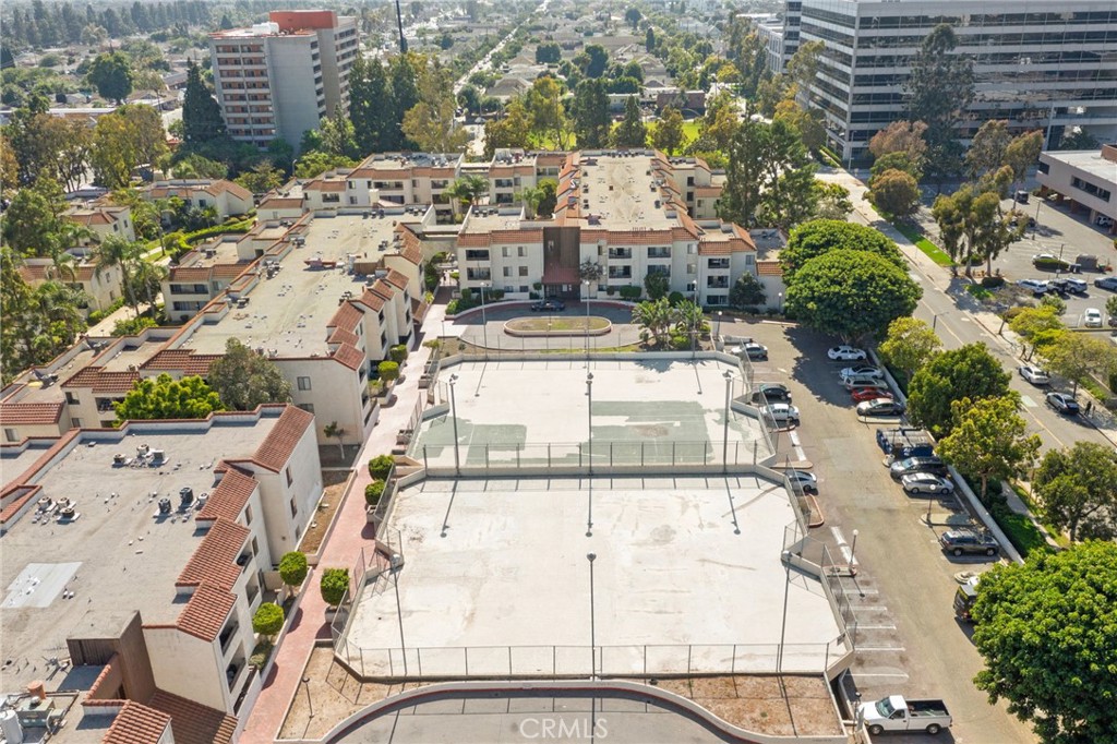 600 West 3rd Street, Unit B205 Santa Ana, CA 92701 - Photo 24 of 34 an aerial view of a city