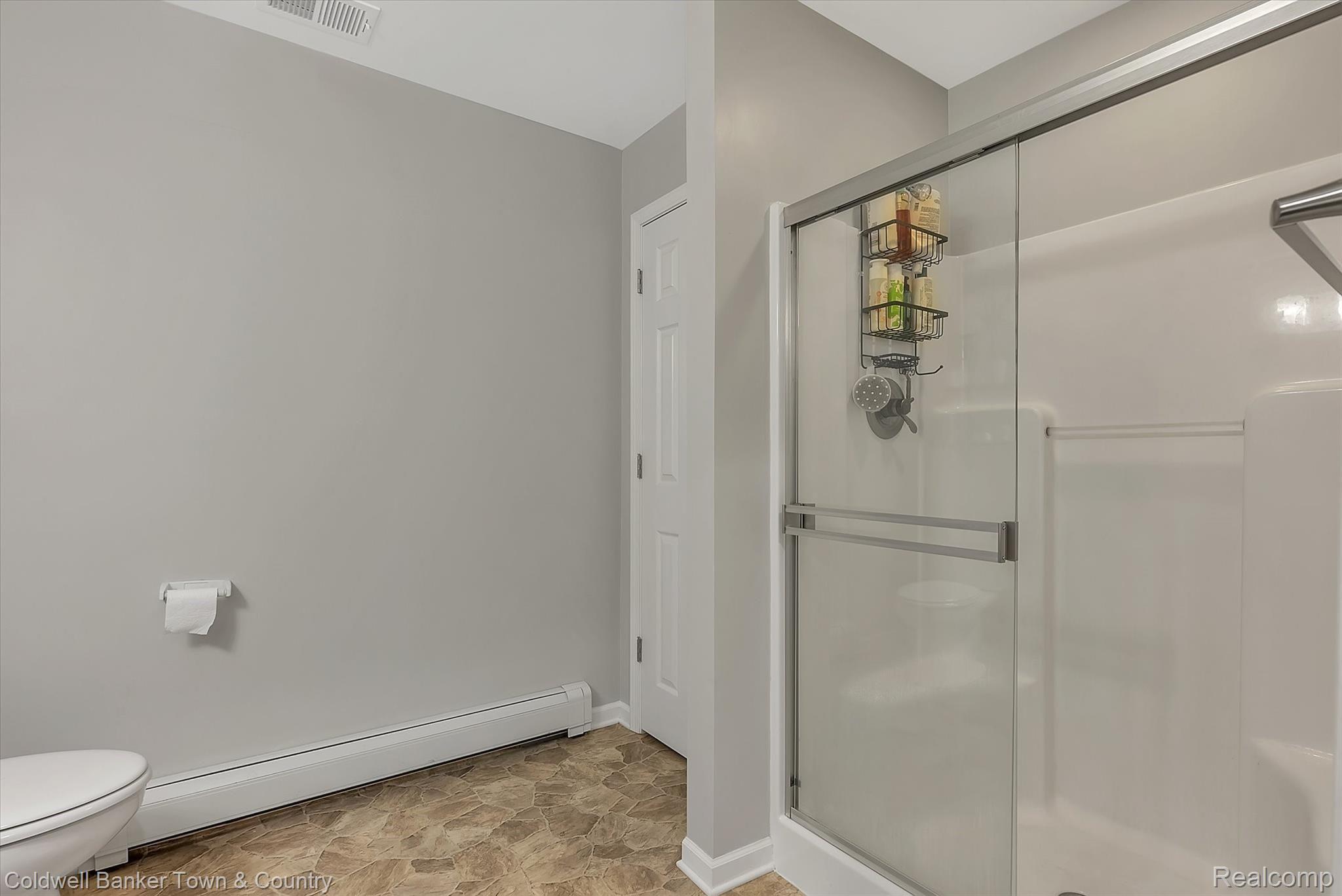 5431 Evans Road Holly, MI 48442 - Photo 27 of 81 Attached MasterBath with Stand-Up Shower