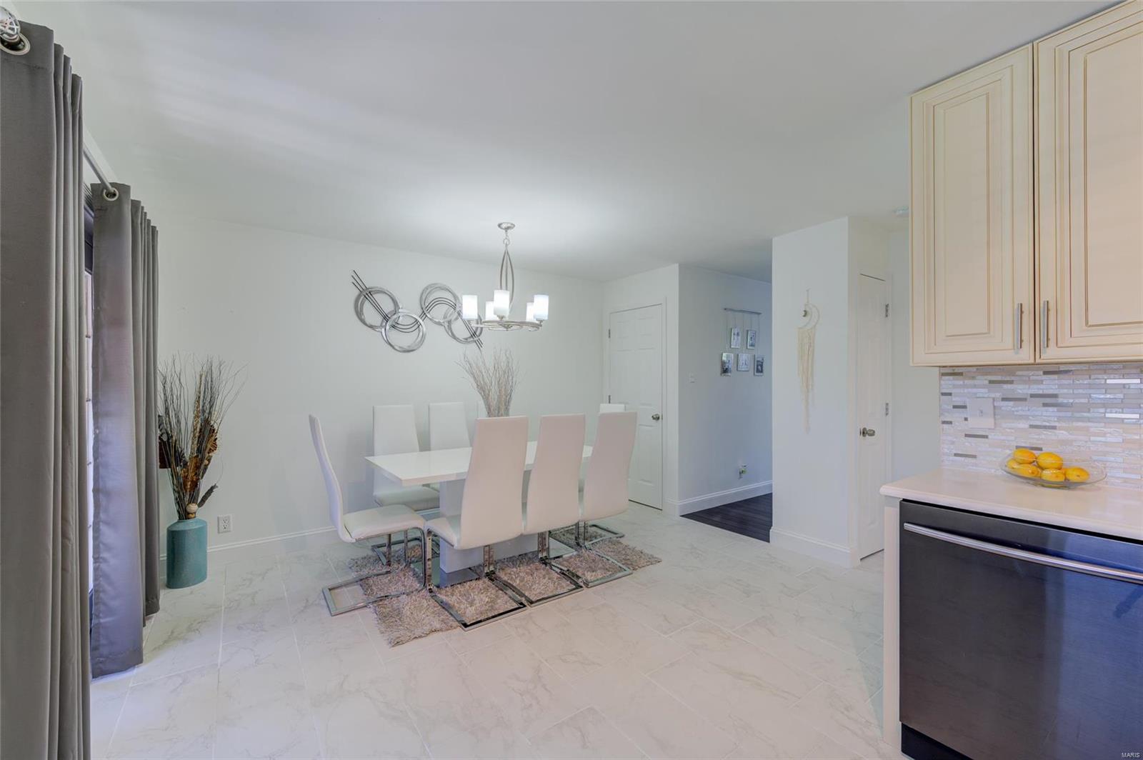 4422 Pegasus Drive St. Louis, MO 63129 - Photo 11 of 28