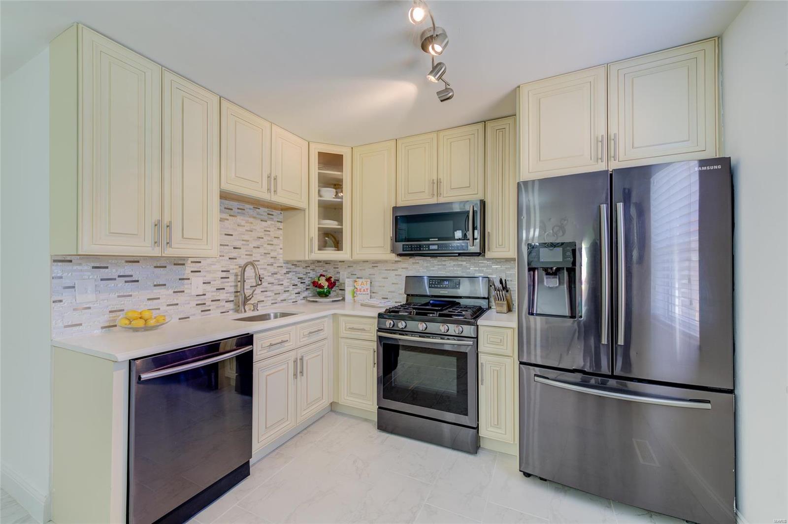 4422 Pegasus Drive St. Louis, MO 63129 - Photo 12 of 28