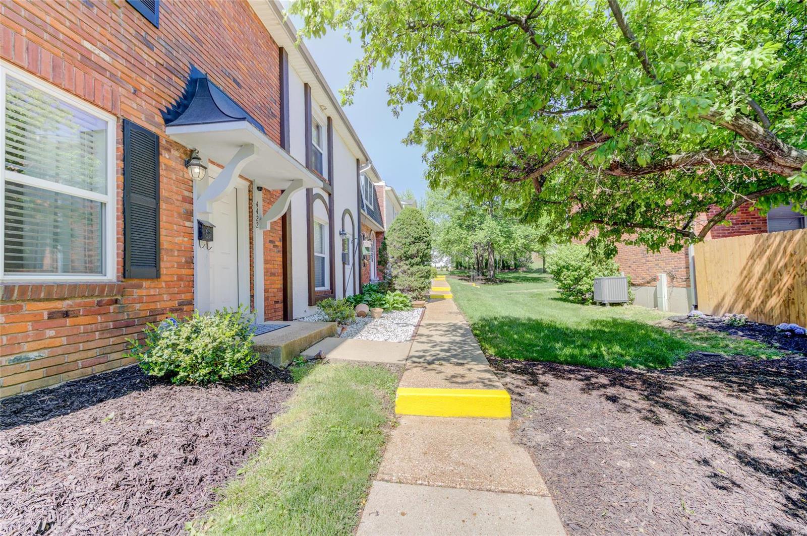 4422 Pegasus Drive St. Louis, MO 63129 - Photo 2 of 28