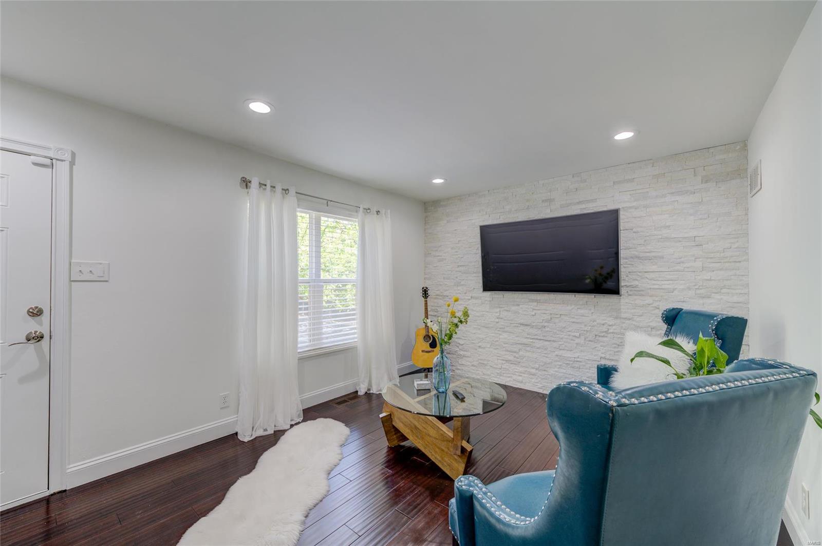 4422 Pegasus Drive St. Louis, MO 63129 - Photo 6 of 28