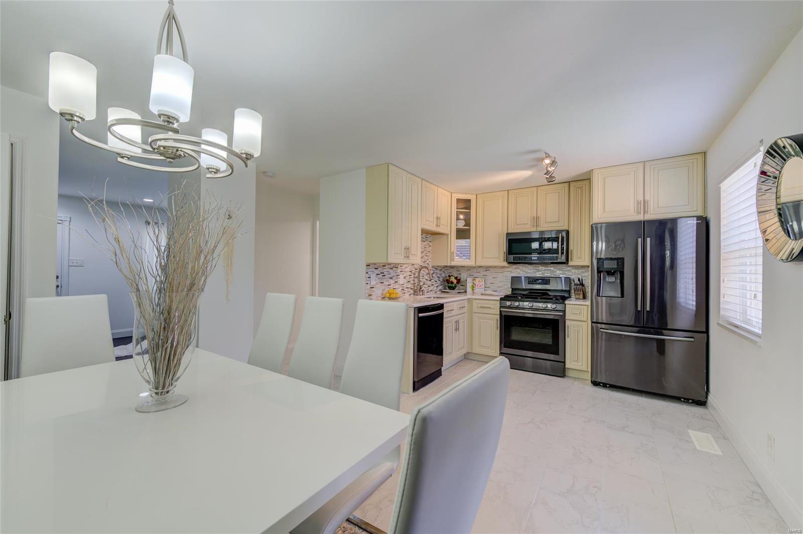 4422 Pegasus Drive St. Louis, MO 63129 - Photo 9 of 28