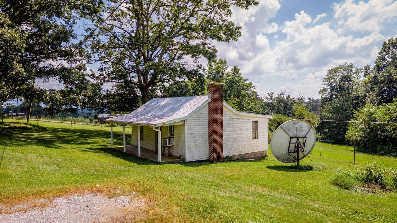 1557 Rinacas Corner Road Shenandoah, VA 22849 - Photo 6 of 32