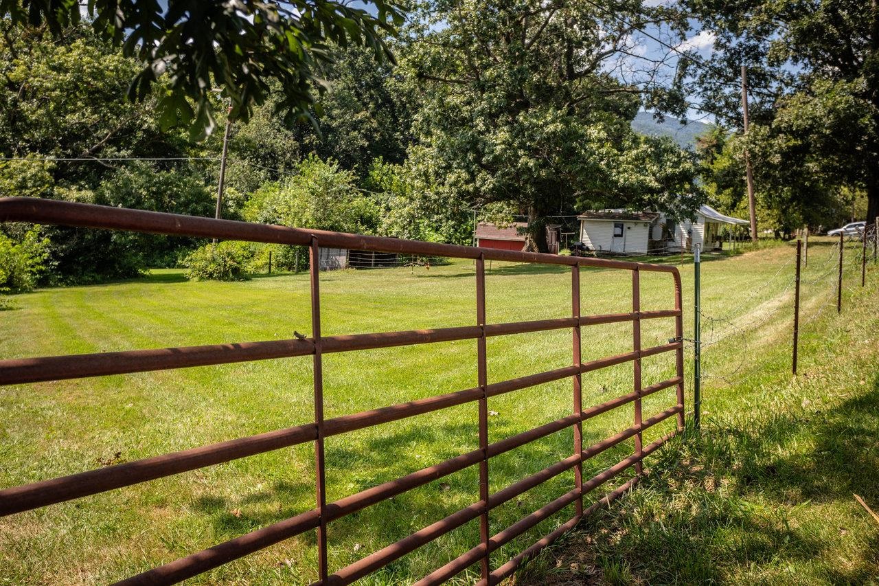 1557 Rinacas Corner Road Shenandoah, VA 22849 - Photo 9 of 32 a view of a outdoor space