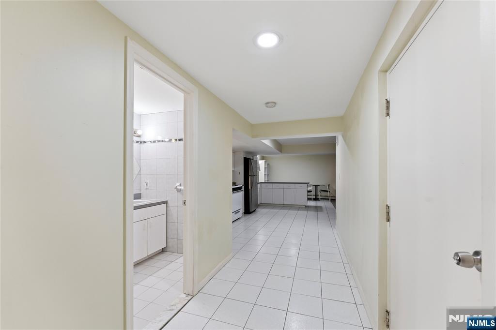 767 Kingsland Avenue Ridgefield, NJ 07657 - Photo 4 of 49